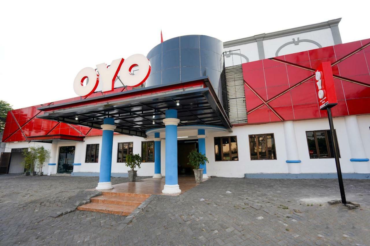 Oyo 1449 Istana Permata Dinoyo Сурабая Екстериор снимка
