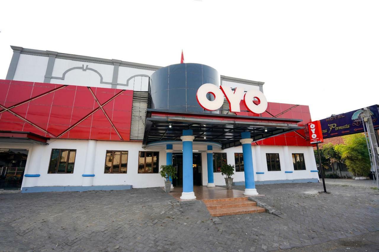 Oyo 1449 Istana Permata Dinoyo Сурабая Екстериор снимка